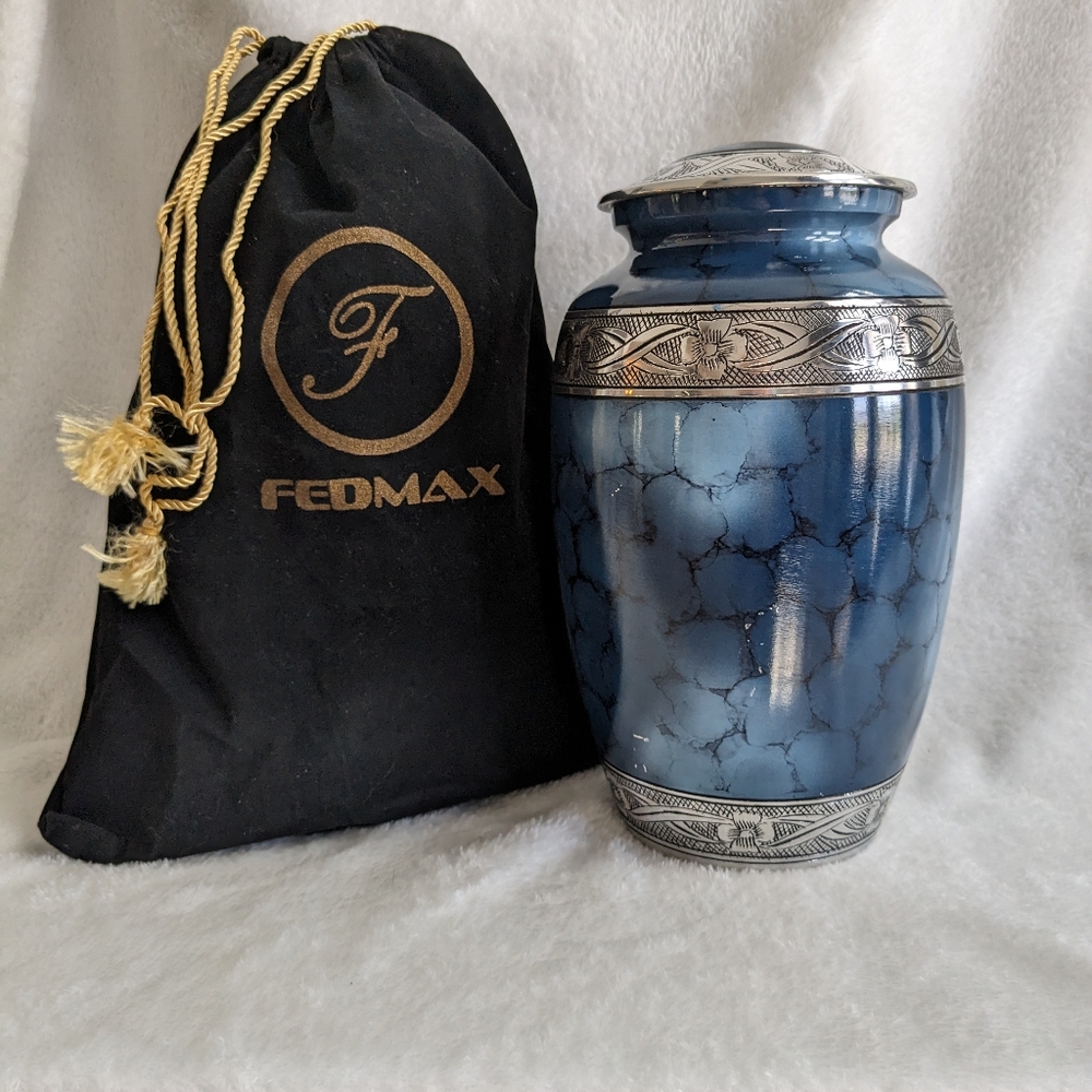 NEW Premium Adult Or Lg Pet Cremation Urn for Ashes with Velvet Bag